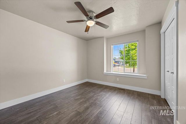 4991 N Sun Shimmer Ave, Meridian, ID 83646