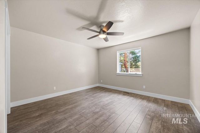 4991 N Sun Shimmer Ave, Meridian, ID 83646