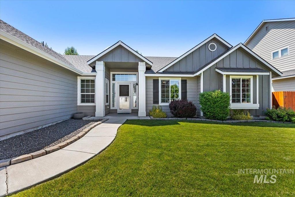 4991 N Sun Shimmer Ave, Meridian, ID 83646