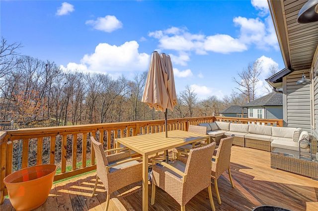 7 Knebworth Drive, Bella Vista, AR 72714