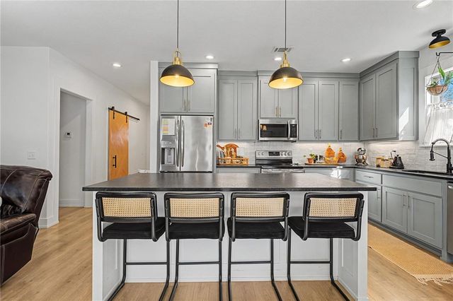 7 Knebworth Drive, Bella Vista, AR 72714