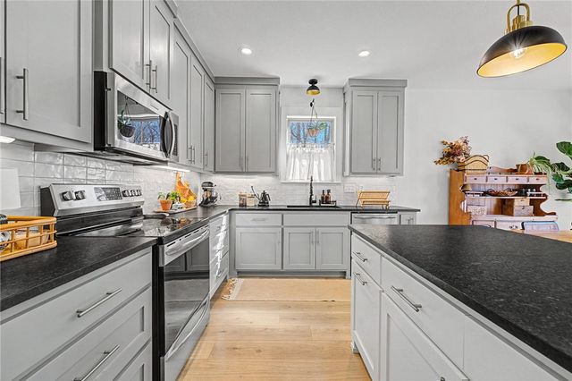 7 Knebworth Drive, Bella Vista, AR 72714