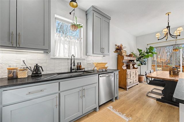 7 Knebworth Drive, Bella Vista, AR 72714