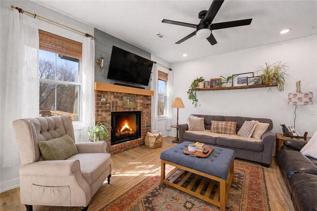 7 Knebworth Drive, Bella Vista, AR 72714