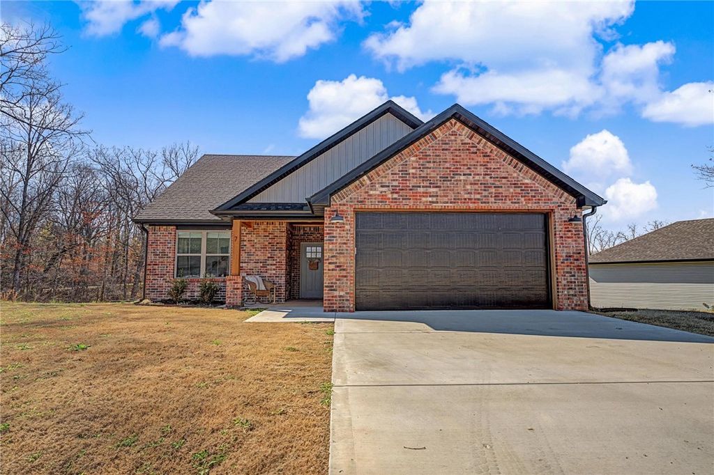 7 Knebworth Drive, Bella Vista, AR 72714