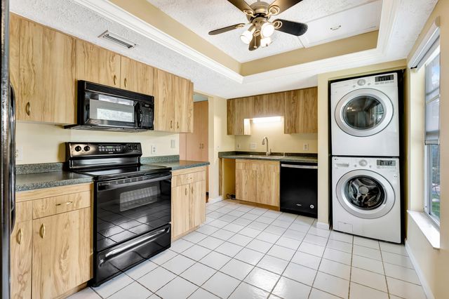 18419 SE Wood Haven Lane B, Tequesta, FL 33469