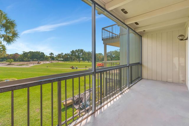 18419 SE Wood Haven Lane B, Tequesta, FL 33469