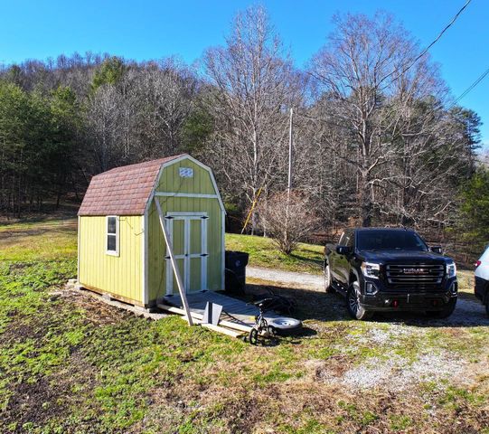 11901 Red Lick Road, Irvine, KY 40336