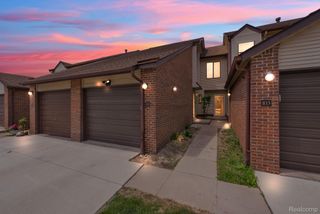 6689 Ridgefield Circle 203, West Bloomfield Charter Township, MI 48322