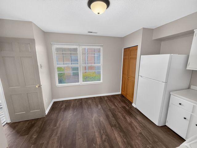 1201 S OLD 63 203, Columbia, MO 65201