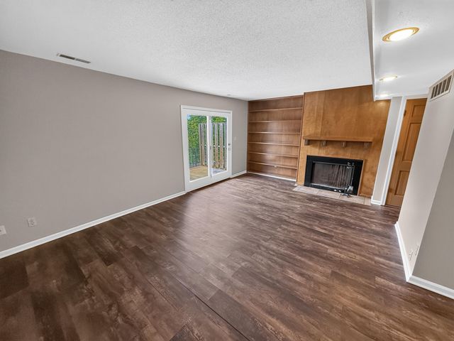 1201 S OLD 63 203, Columbia, MO 65201