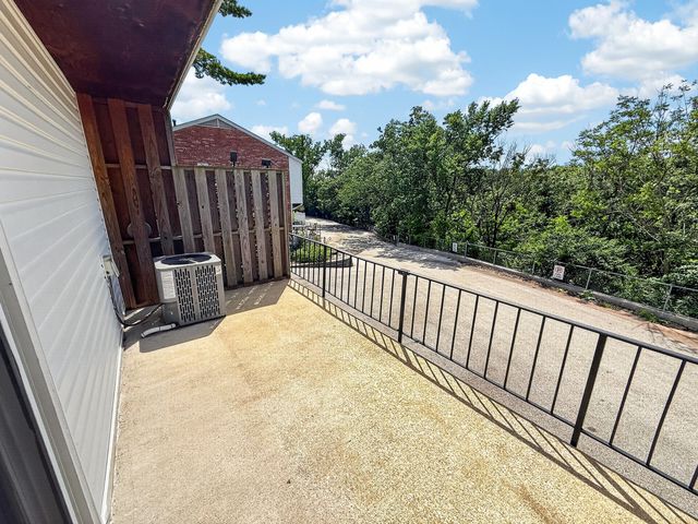 1201 S OLD 63 203, Columbia, MO 65201