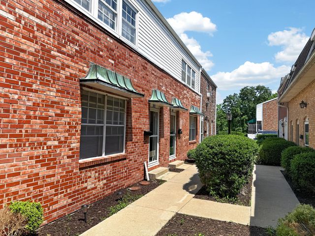 1201 S OLD 63 203, Columbia, MO 65201