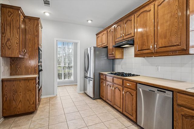 2317 Denham Drive, Arlington, TX 76001