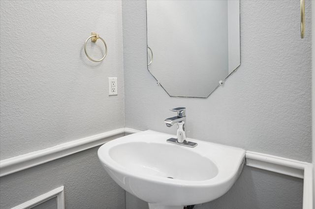 2317 Denham Drive, Arlington, TX 76001