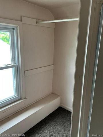 50 W Milton Avenue, Hazel Park, MI 48030