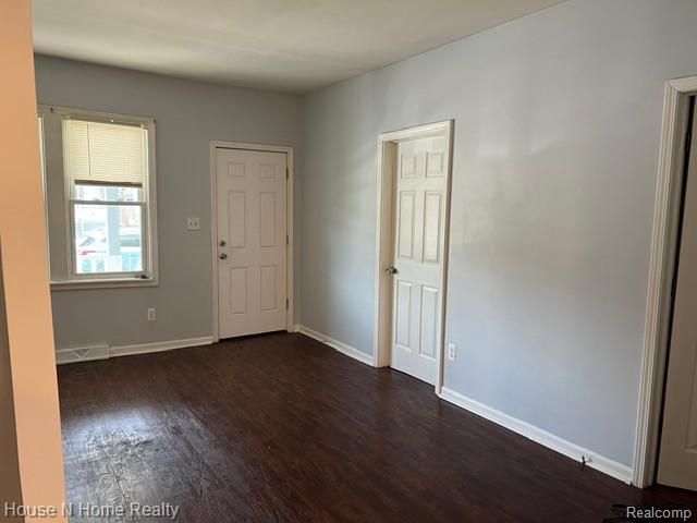 50 W Milton Avenue, Hazel Park, MI 48030