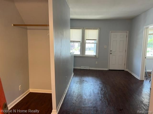 50 W Milton Avenue, Hazel Park, MI 48030