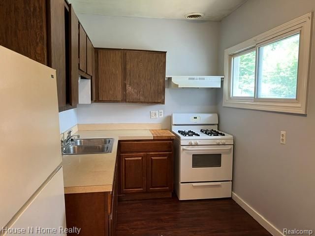50 W Milton Avenue, Hazel Park, MI 48030