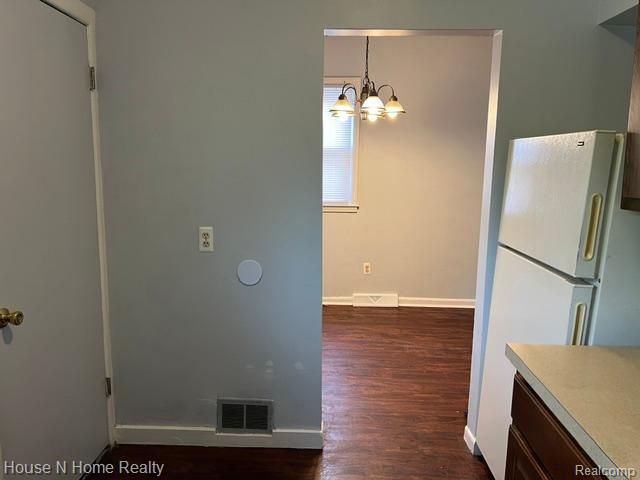 50 W Milton Avenue, Hazel Park, MI 48030