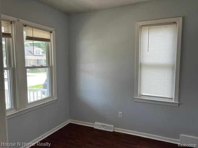 50 W Milton Avenue, Hazel Park, MI 48030