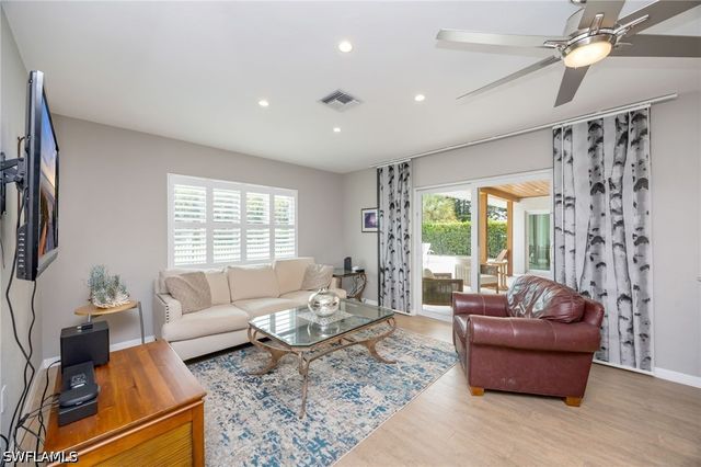 363 Juli Fe DR, Naples, FL 34110