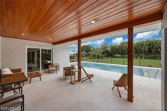 363 Juli Fe DR, Naples, FL 34110