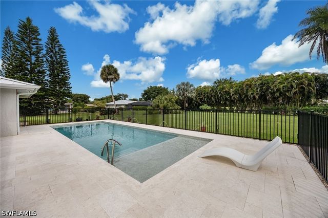 363 Juli Fe DR, Naples, FL 34110