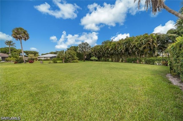 363 Juli Fe DR, Naples, FL 34110