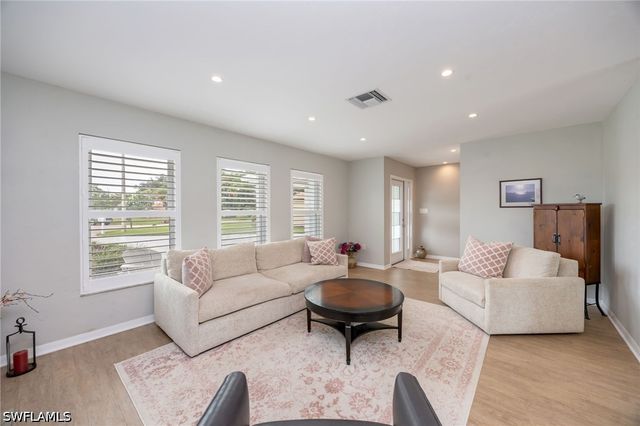 363 Juli Fe DR, Naples, FL 34110