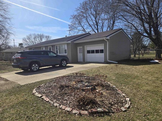 303 E 7 th Avenue, Brodhead, WI 53520