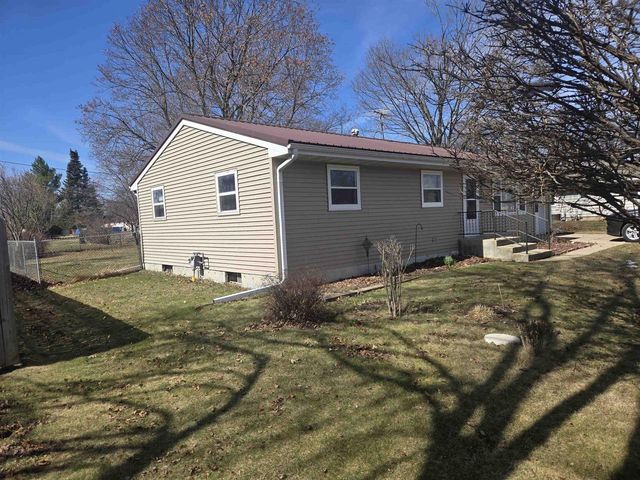 303 E 7 th Avenue, Brodhead, WI 53520