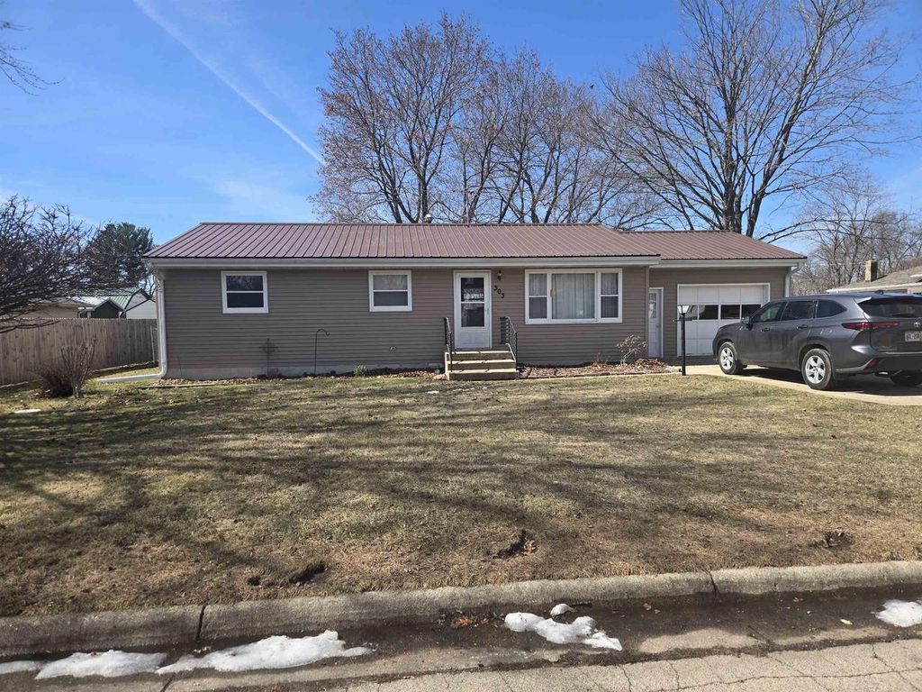 303 E 7 th Avenue, Brodhead, WI 53520