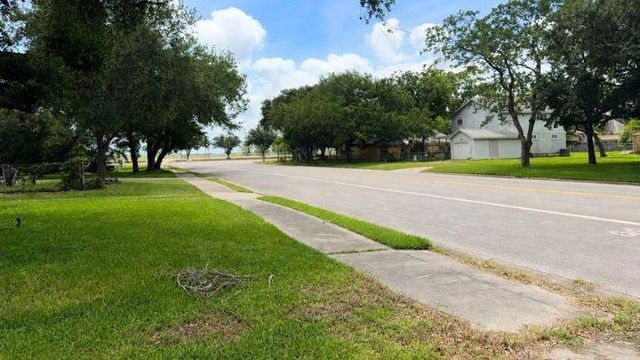 22 5th Avenue N, Texas City, TX 77590