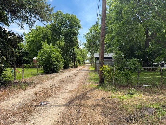 22 5th Avenue N, Texas City, TX 77590