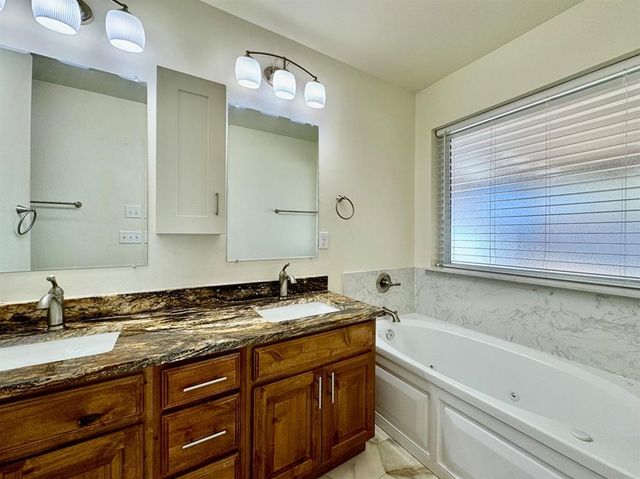 308 N Lockeport Drive, Edmond, OK 73003
