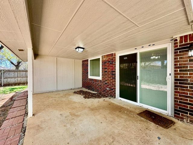 308 N Lockeport Drive, Edmond, OK 73003