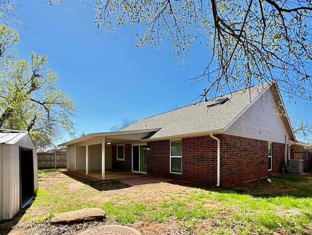 308 N Lockeport Drive, Edmond, OK 73003