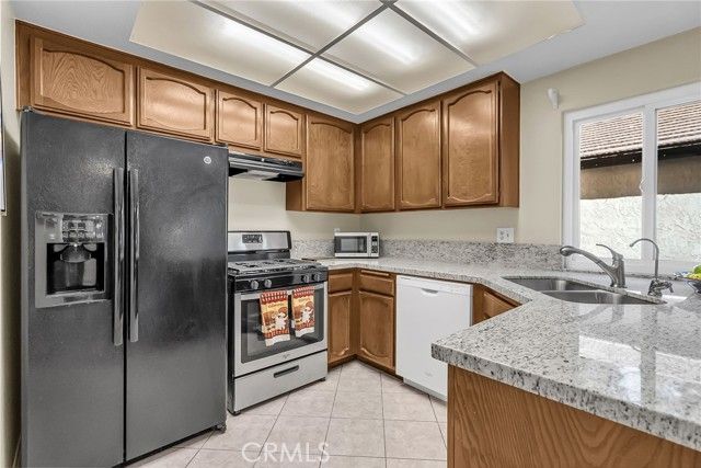 876 Via Mesa Verde, Riverside, CA 92507