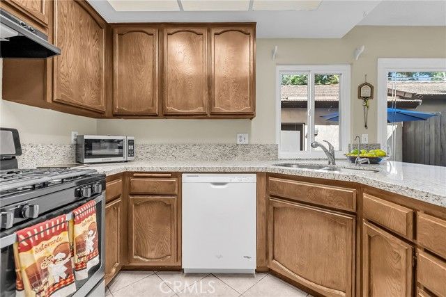 876 Via Mesa Verde, Riverside, CA 92507