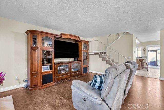 876 Via Mesa Verde, Riverside, CA 92507