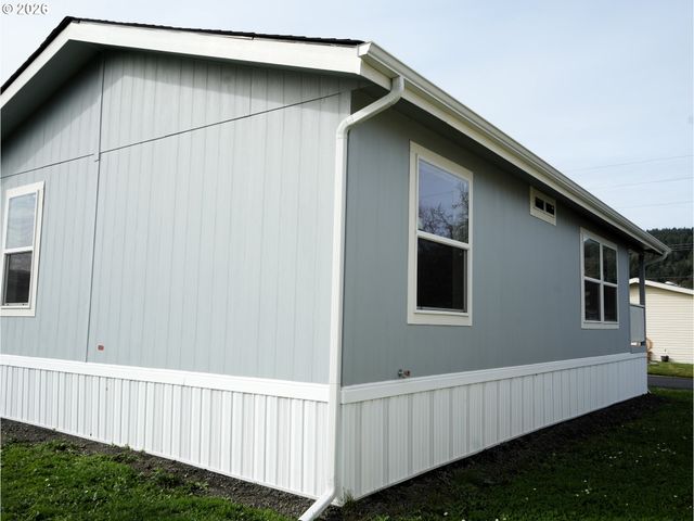 1200 E CENTRAL Ave 80, Sutherlin, OR 97479