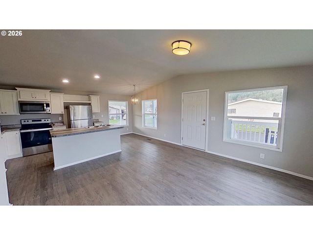 1200 E CENTRAL Ave 80, Sutherlin, OR 97479