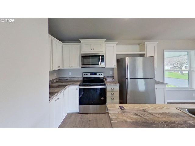 1200 E CENTRAL Ave 80, Sutherlin, OR 97479