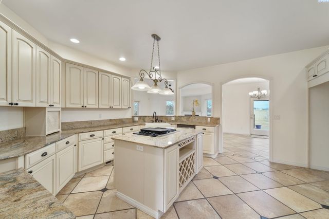 21 Alta Lane, Pasco, WA 99301