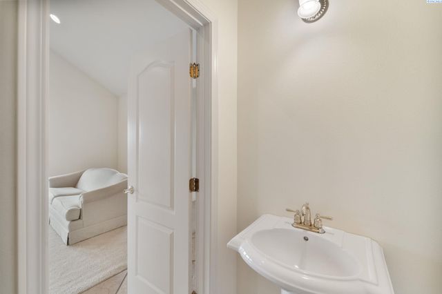 21 Alta Lane, Pasco, WA 99301