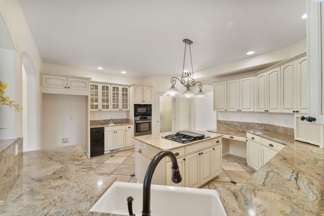 21 Alta Lane, Pasco, WA 99301