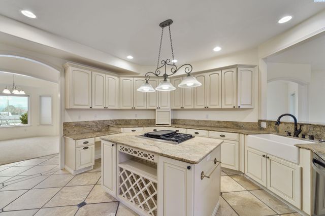 21 Alta Lane, Pasco, WA 99301