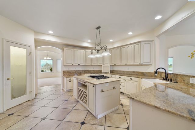 21 Alta Lane, Pasco, WA 99301