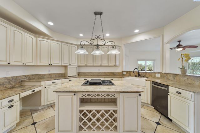 21 Alta Lane, Pasco, WA 99301